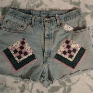 Women's Vintage Levi's shorts. Size 34